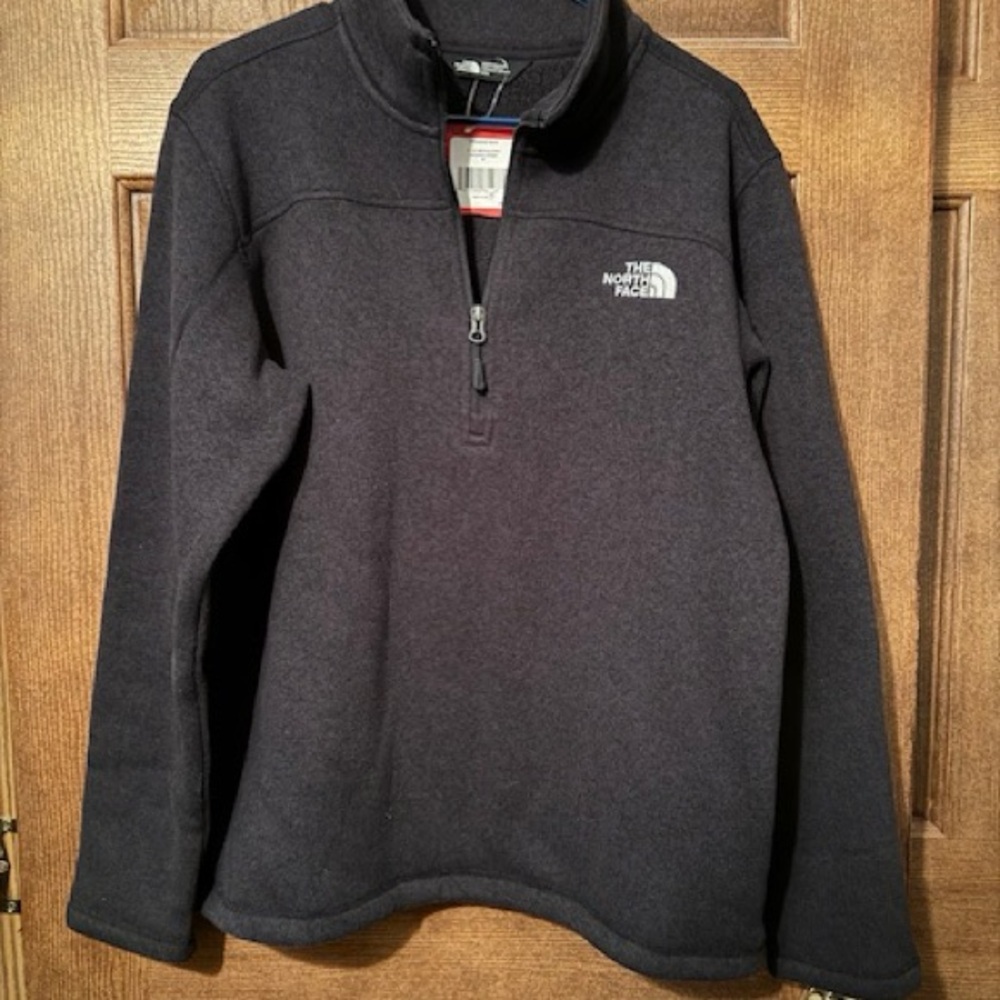 NWT Men’s NorthFace quarter zip pullover